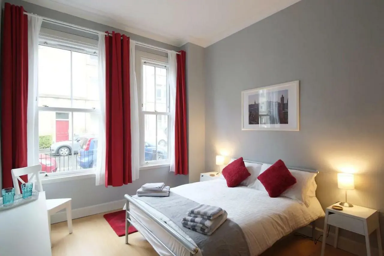 Lochlann'S Hame Apartment Edinburgh 0*,